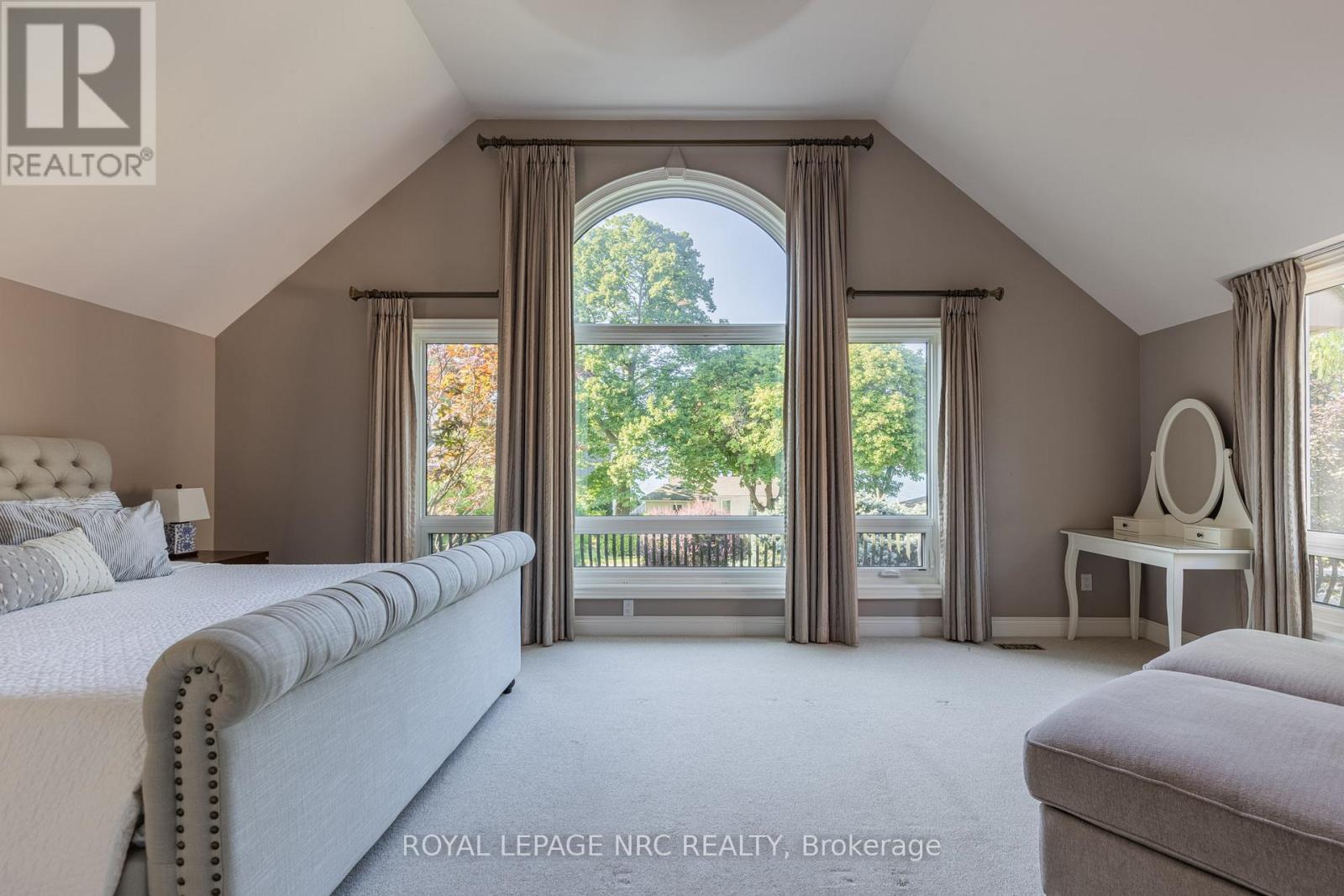 












328 NIAGARA BOULEVARD

,
Niagara-on-the-Lake (Town),




Ontario
L0S1J0

