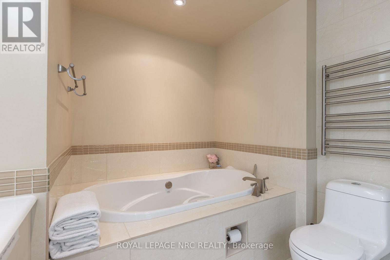 












328 NIAGARA BOULEVARD

,
Niagara-on-the-Lake (Town),




Ontario
L0S1J0

