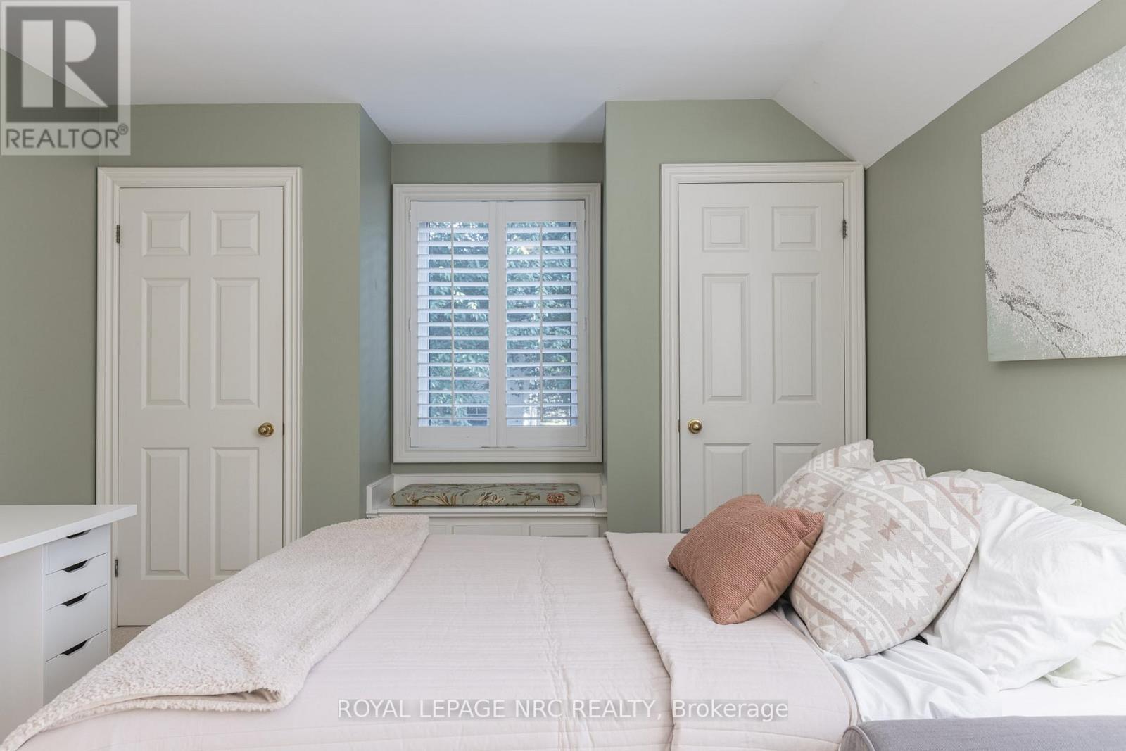 












328 NIAGARA BOULEVARD

,
Niagara-on-the-Lake (Town),




Ontario
L0S1J0

