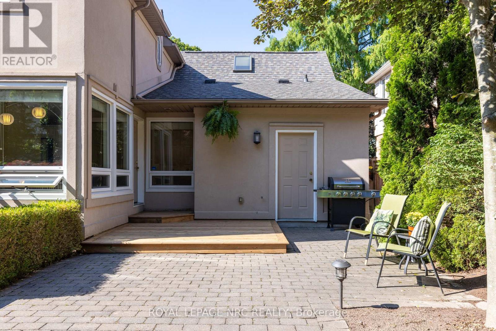 












328 NIAGARA BOULEVARD

,
Niagara-on-the-Lake (Town),




Ontario
L0S1J0

