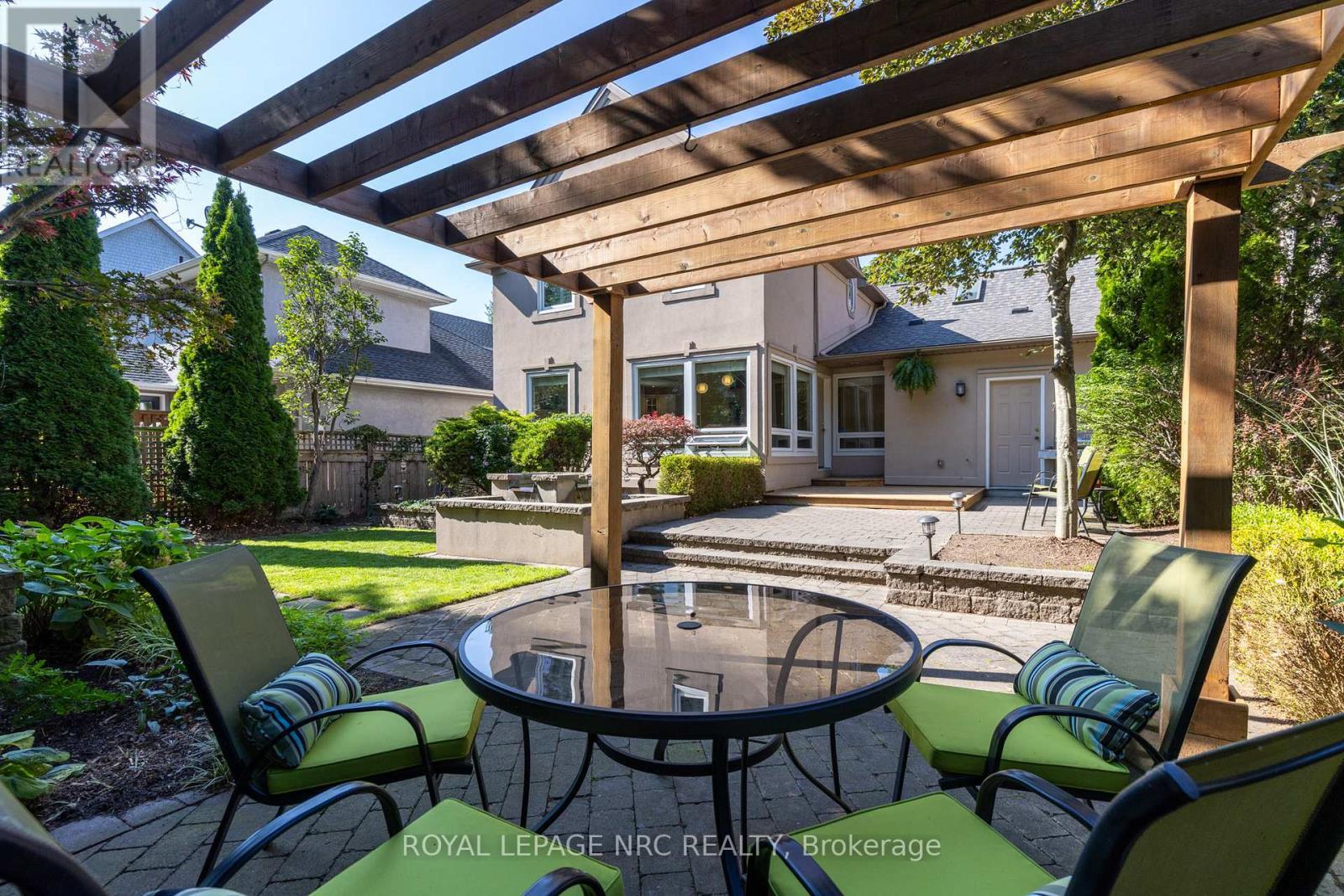 












328 NIAGARA BOULEVARD

,
Niagara-on-the-Lake (Town),




Ontario
L0S1J0

