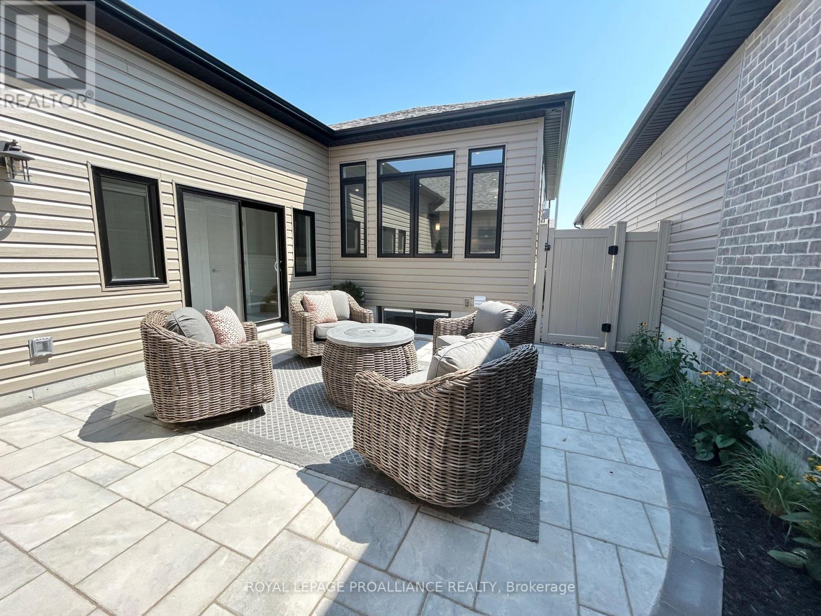 












79 ATHABASKA DRIVE

,
Belleville (Thurlow Ward),




Ontario
K8N0T1

