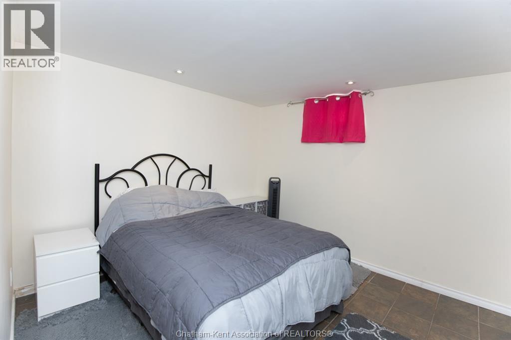 












9525 MCNAUGHTON LINE

,
Chatham,







Ontario
N7M5J7

