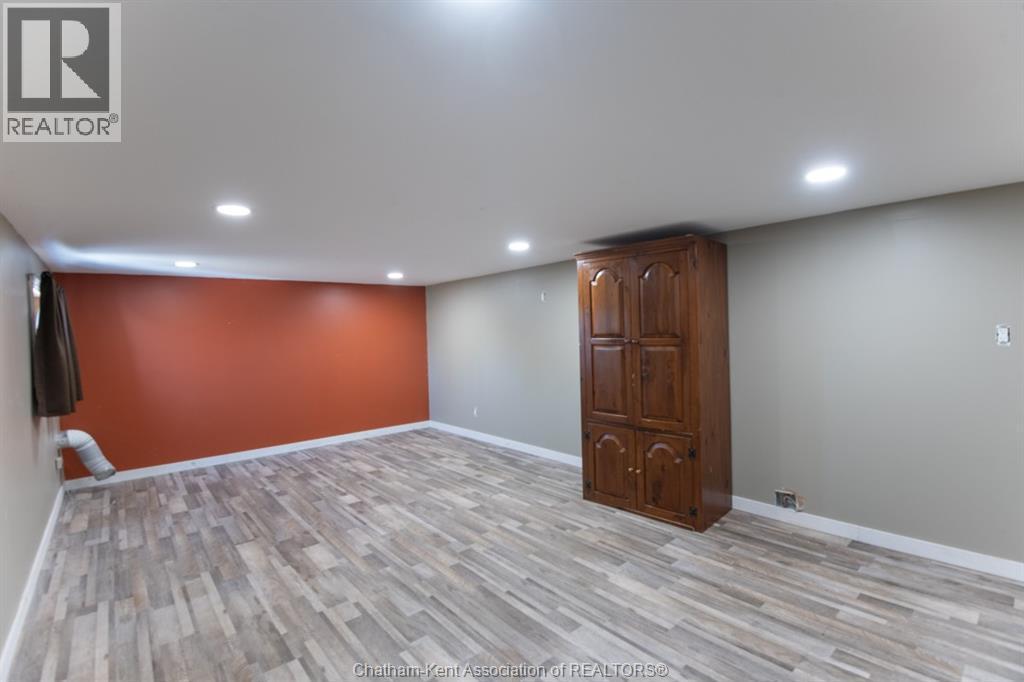 












9525 MCNAUGHTON LINE

,
Chatham,







Ontario
N7M5J7

