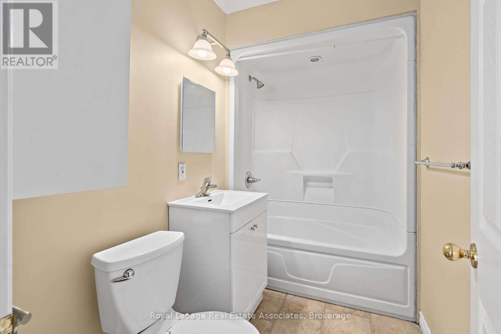 












7 REXWAY DRIVE

,
Halton Hills,




Ontario
L7G1P6

