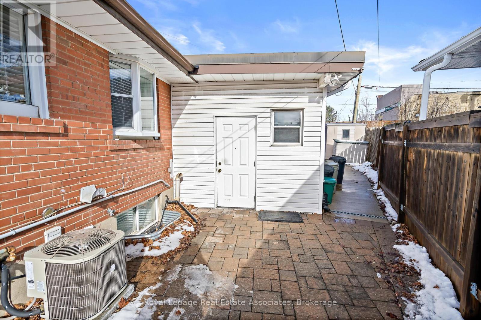 












7 REXWAY DRIVE

,
Halton Hills,




Ontario
L7G1P6

