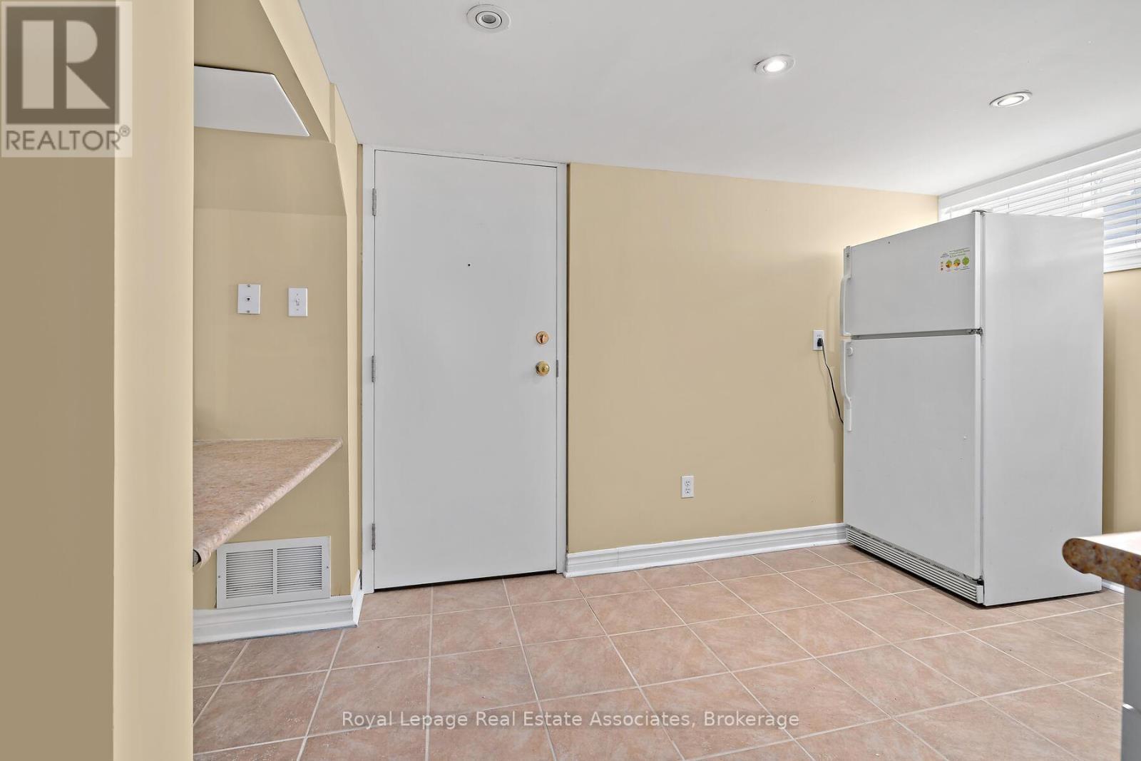 












7 REXWAY DRIVE

,
Halton Hills,




Ontario
L7G1P6

