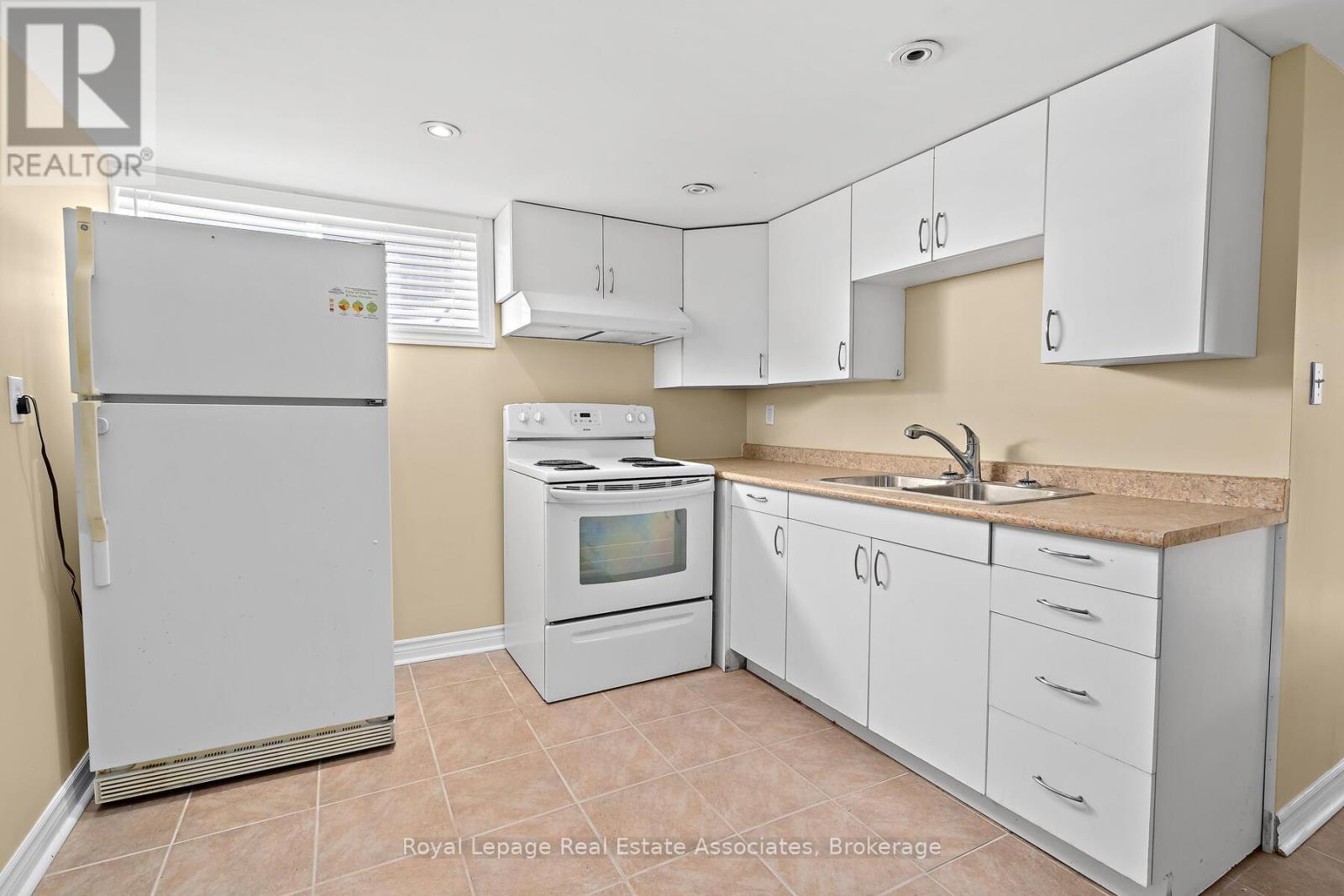 












7 REXWAY DRIVE

,
Halton Hills,




Ontario
L7G1P6

