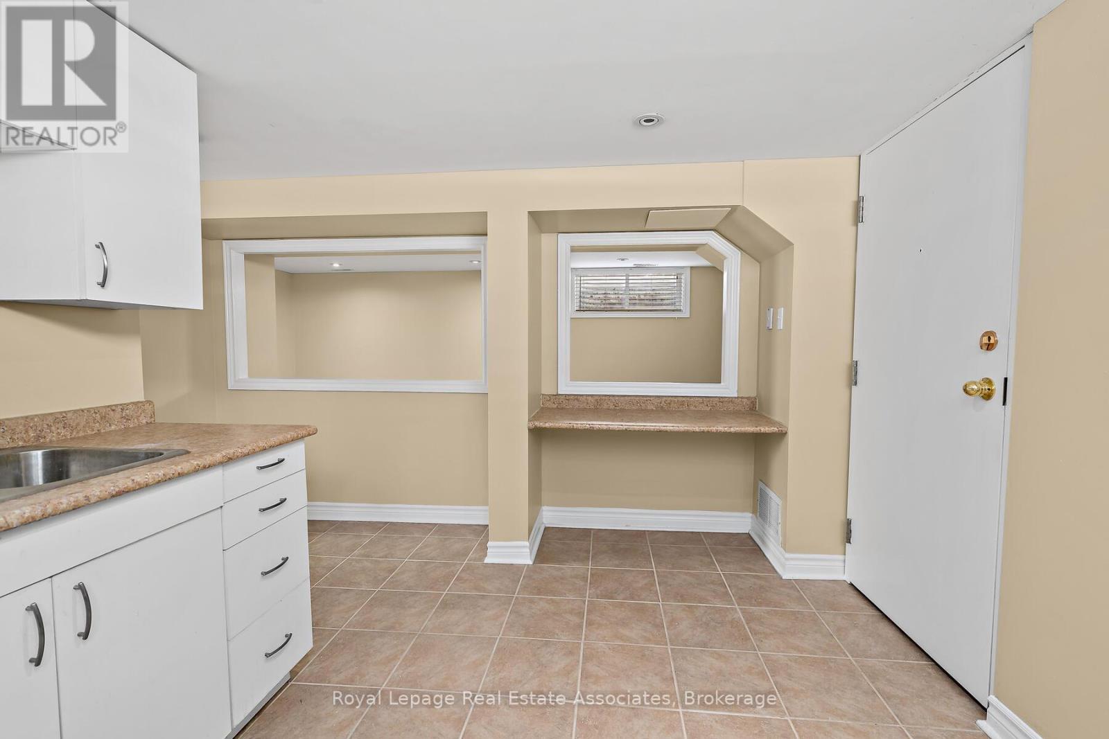 












7 REXWAY DRIVE

,
Halton Hills,




Ontario
L7G1P6

