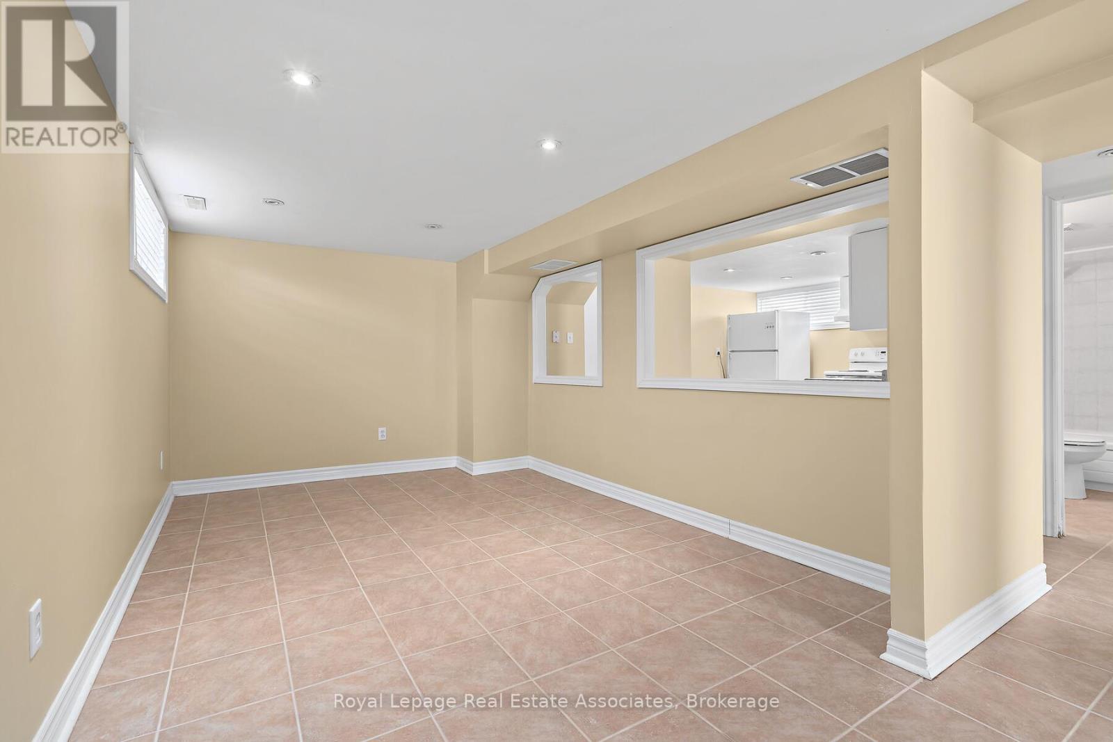 












7 REXWAY DRIVE

,
Halton Hills,




Ontario
L7G1P6

