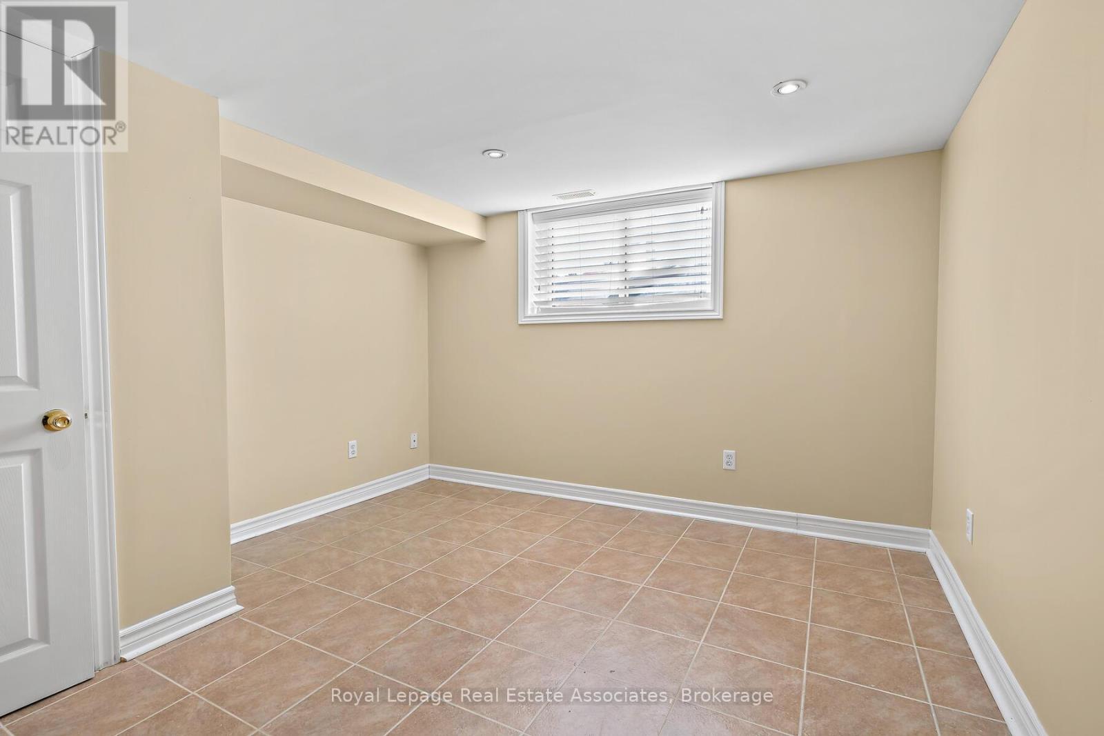 












7 REXWAY DRIVE

,
Halton Hills,




Ontario
L7G1P6

