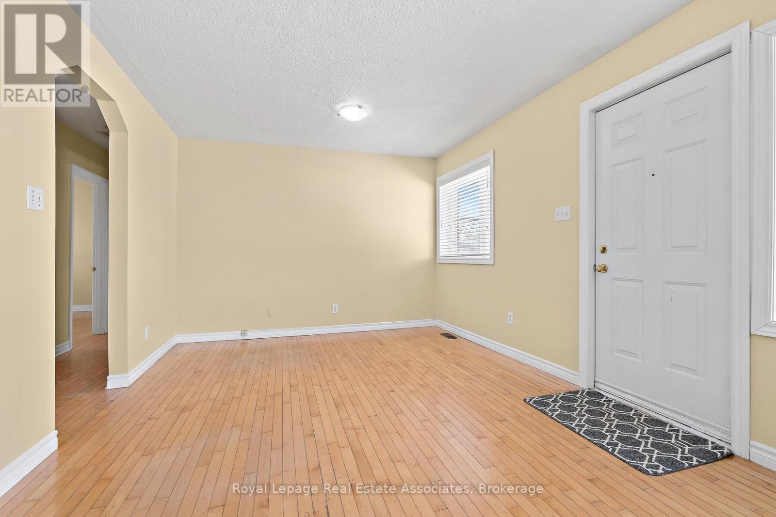 












7 REXWAY DRIVE

,
Halton Hills,




Ontario
L7G1P6

