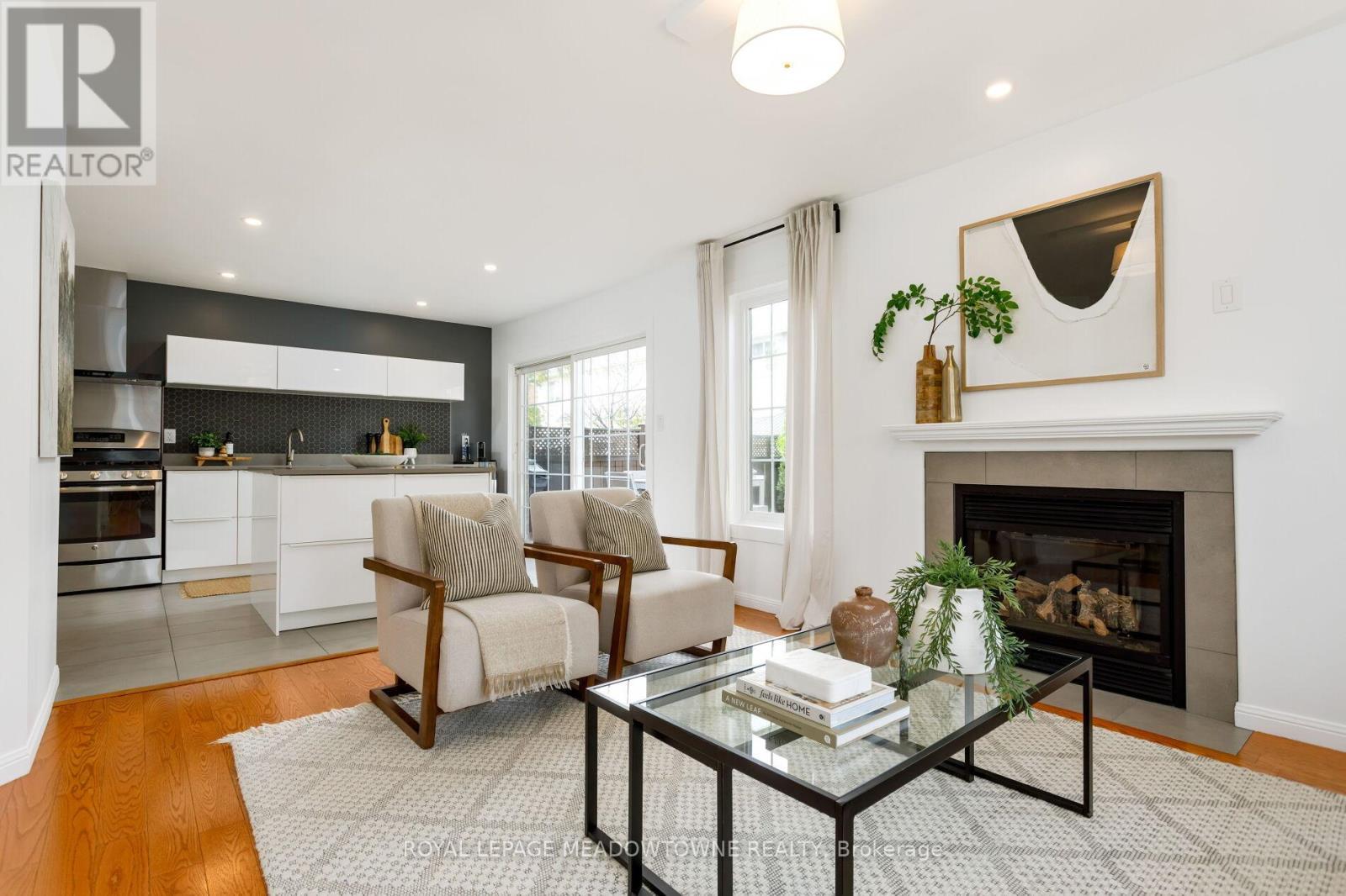 












976 LANCASTER BOULEVARD

,
Milton,




Ontario
L9T6E1

