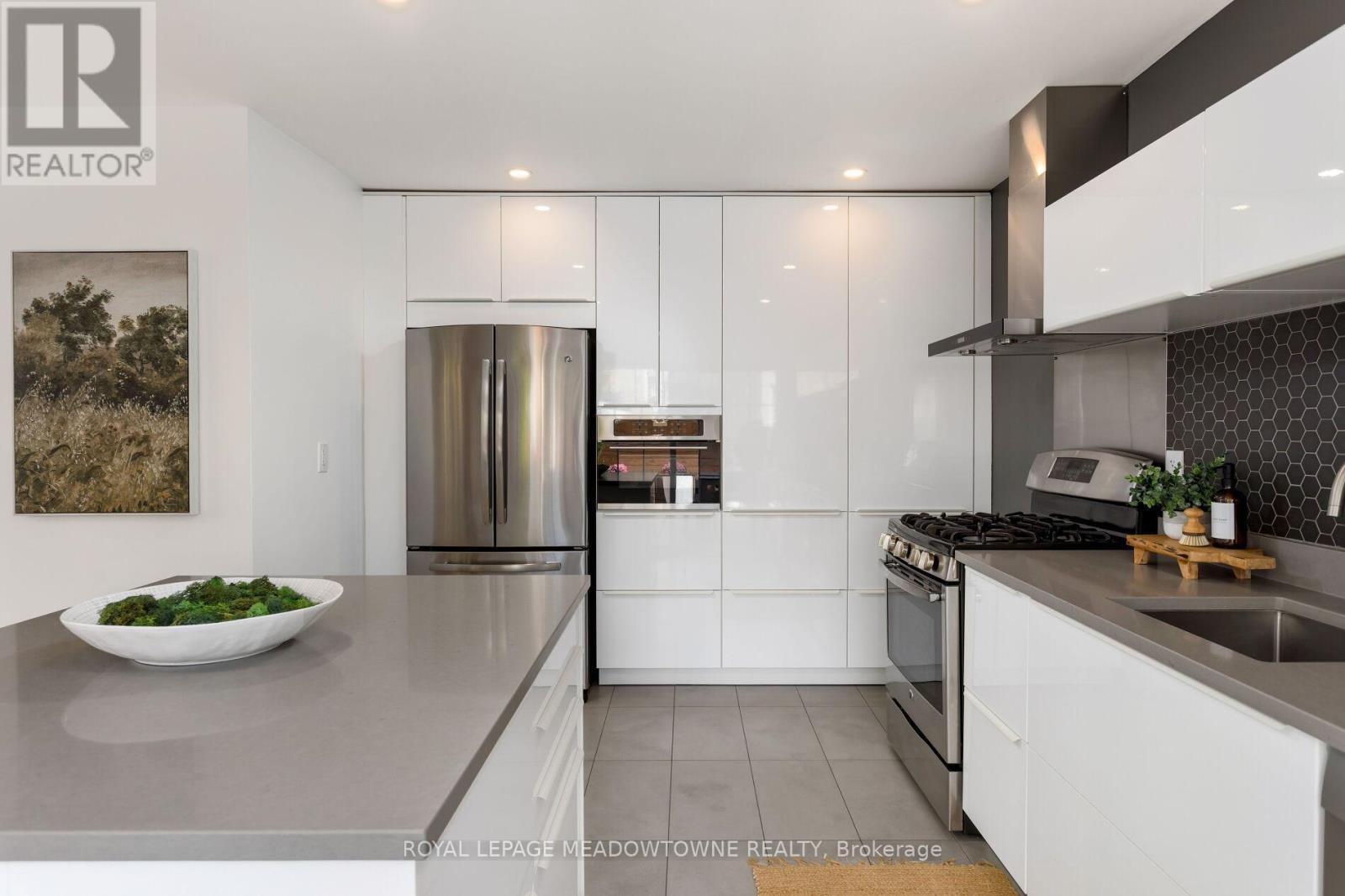 












976 LANCASTER BOULEVARD

,
Milton,




Ontario
L9T6E1


