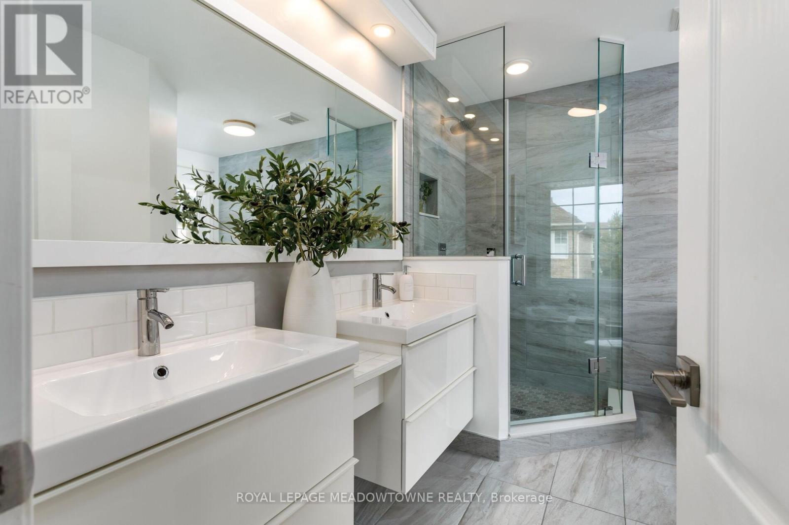 












976 LANCASTER BOULEVARD

,
Milton,




Ontario
L9T6E1

