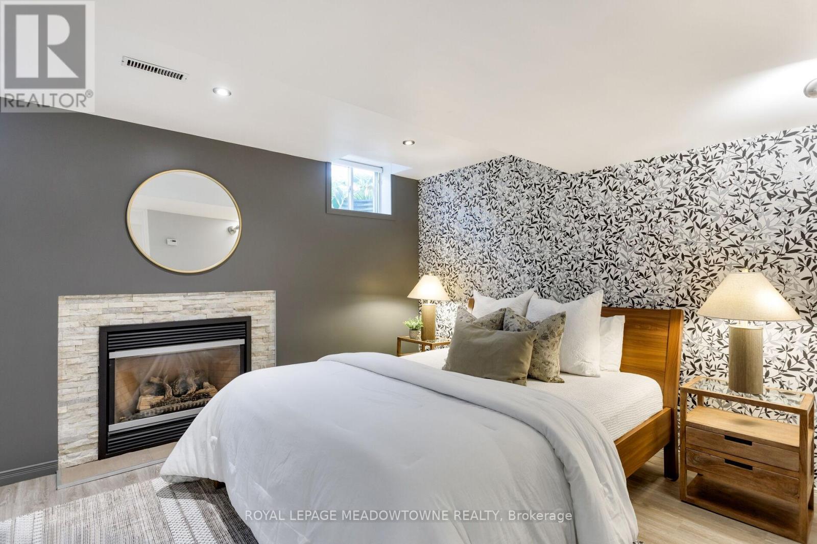 












976 LANCASTER BOULEVARD

,
Milton,




Ontario
L9T6E1

