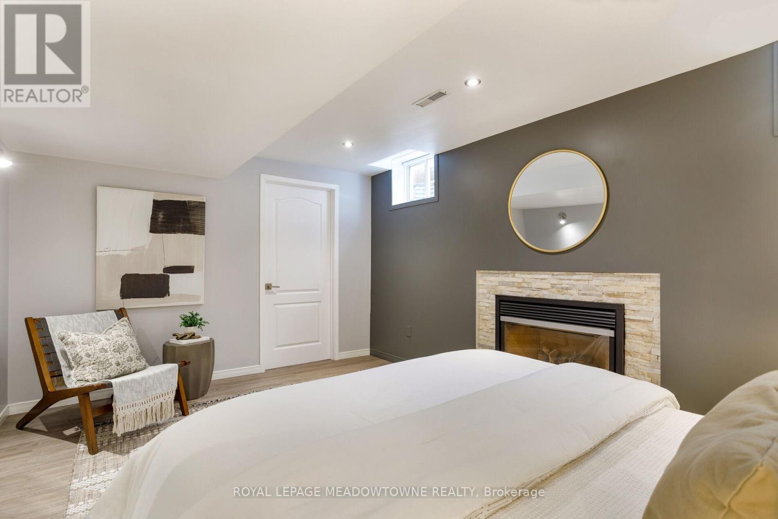 












976 LANCASTER BOULEVARD

,
Milton,




Ontario
L9T6E1

