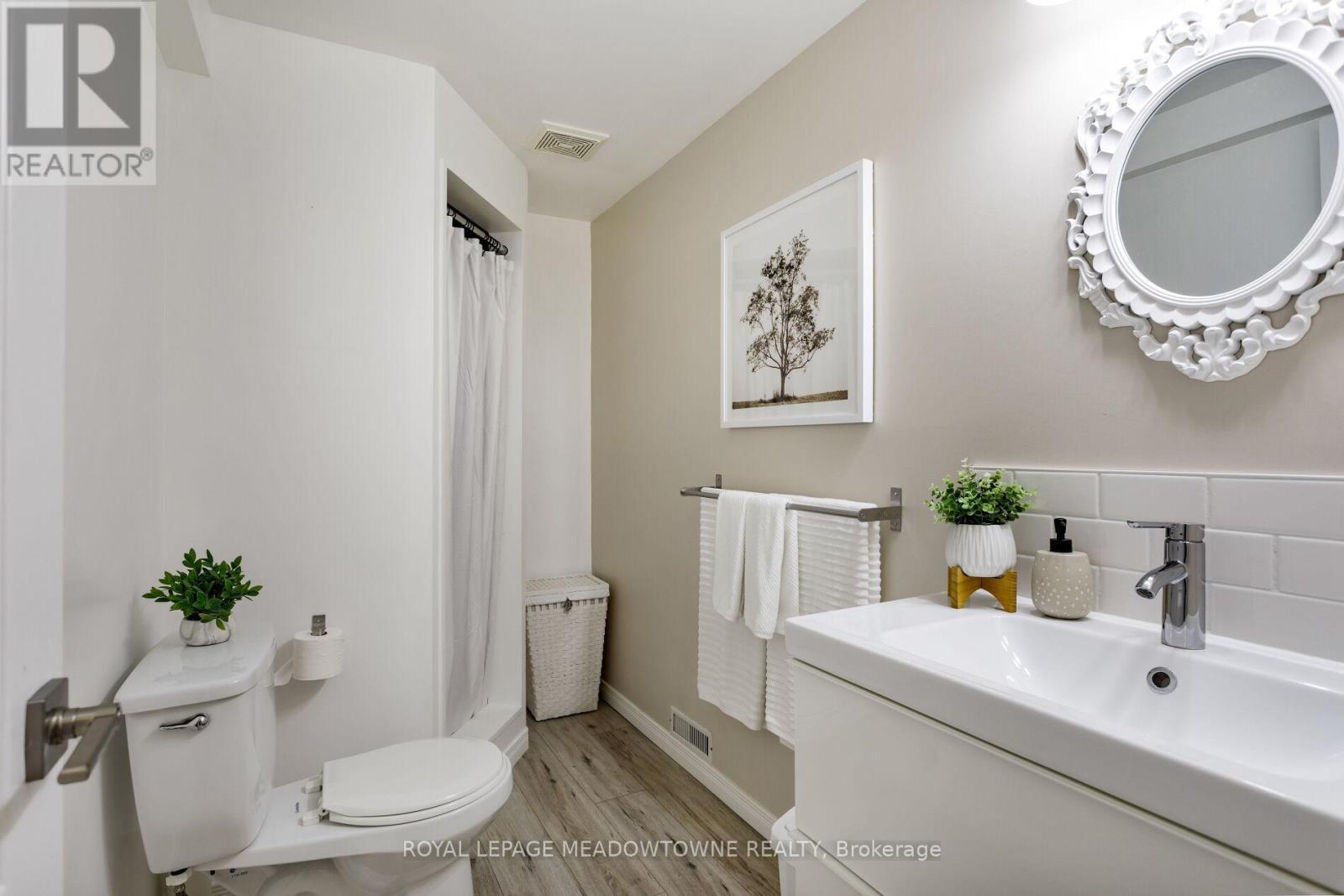 












976 LANCASTER BOULEVARD

,
Milton,




Ontario
L9T6E1

