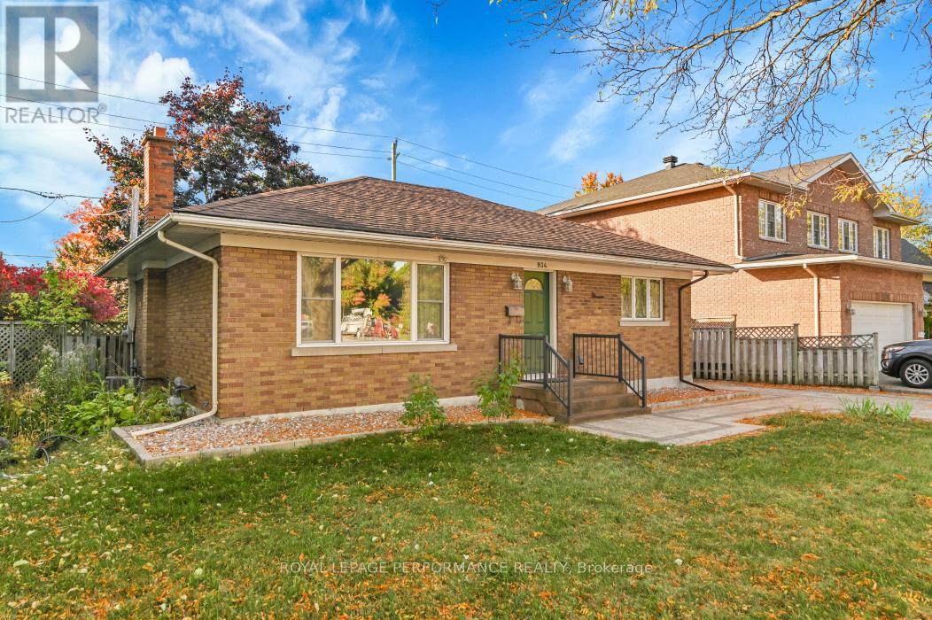 












934 SMYTH ROAD

,
Ottawa,




Ontario
K1G1P6

