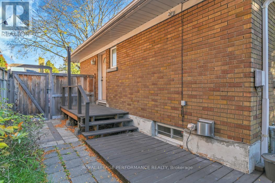 












934 SMYTH ROAD

,
Ottawa,




Ontario
K1G1P6

