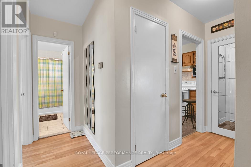 












934 SMYTH ROAD

,
Ottawa,




Ontario
K1G1P6


