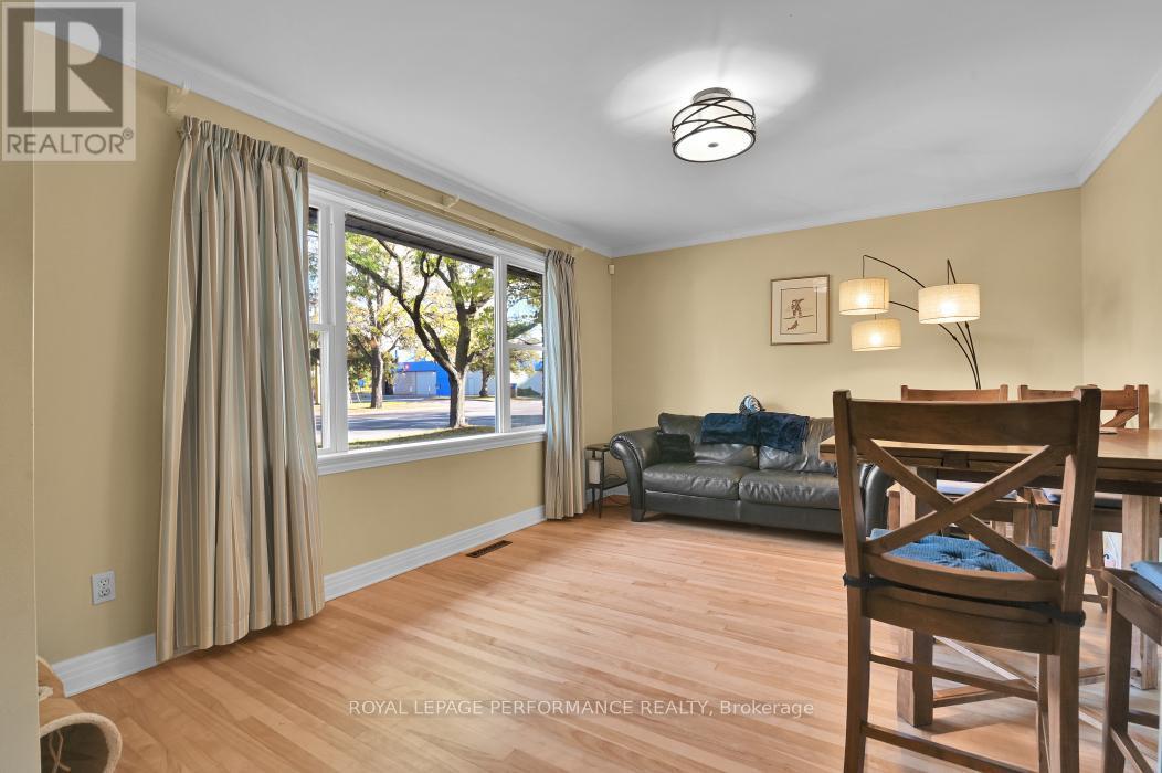 












934 SMYTH ROAD

,
Ottawa,




Ontario
K1G1P6

