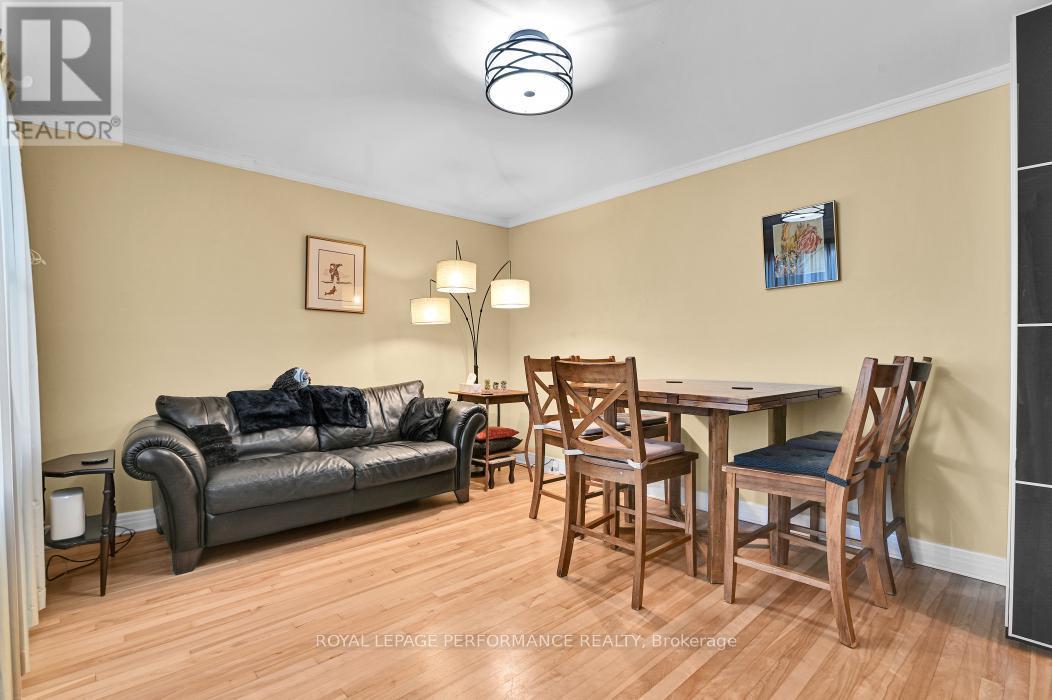 












934 SMYTH ROAD

,
Ottawa,




Ontario
K1G1P6

