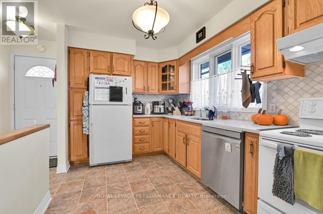 












934 SMYTH ROAD

,
Ottawa,




Ontario
K1G1P6

