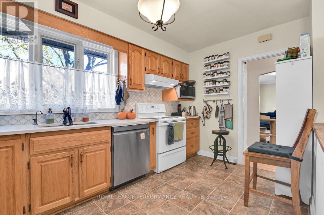 












934 SMYTH ROAD

,
Ottawa,




Ontario
K1G1P6

