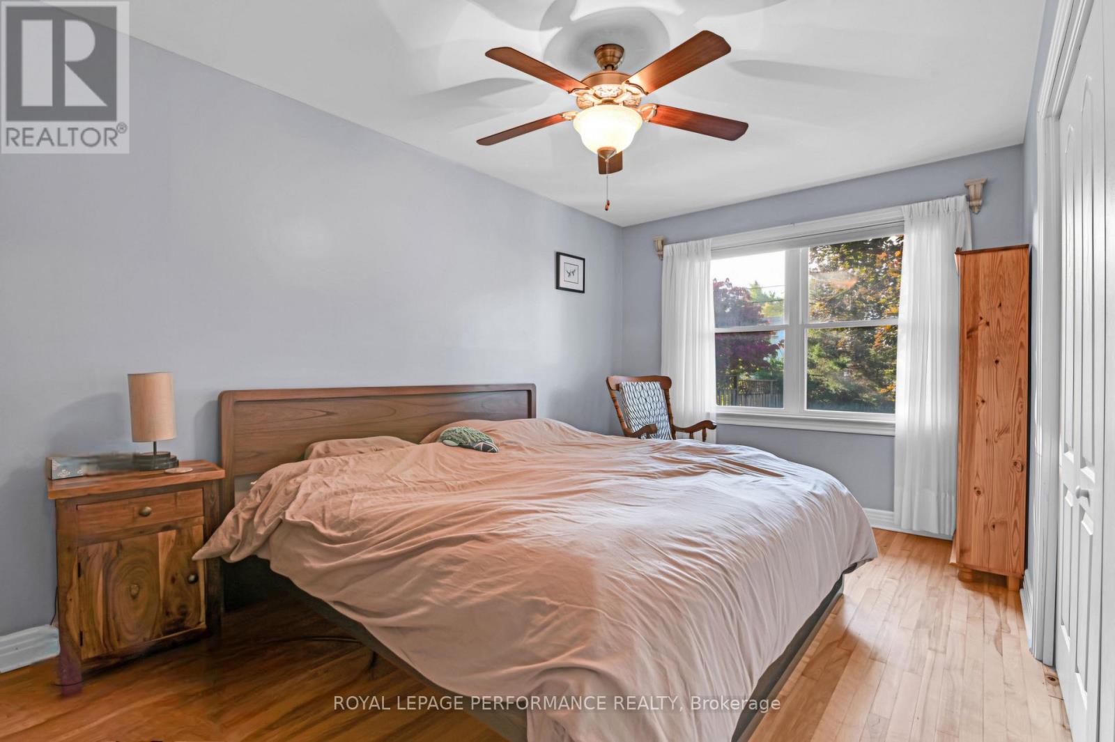 












934 SMYTH ROAD

,
Ottawa,




Ontario
K1G1P6


