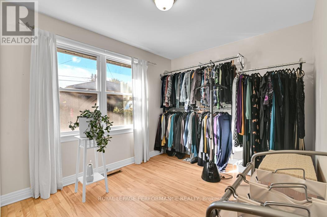 












934 SMYTH ROAD

,
Ottawa,




Ontario
K1G1P6

