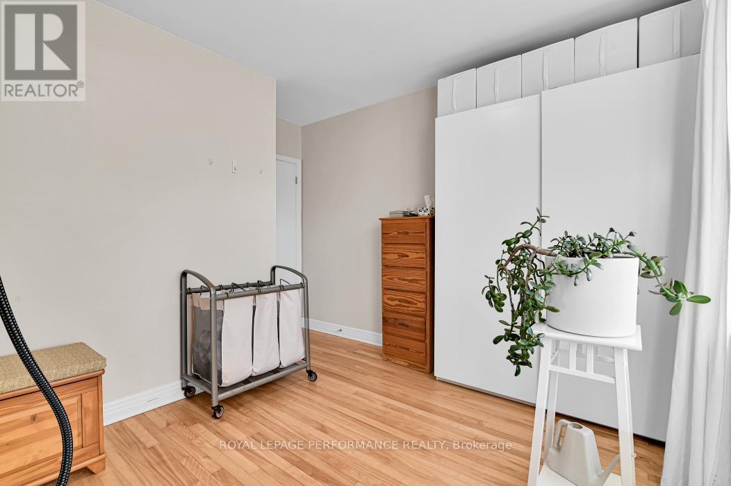 












934 SMYTH ROAD

,
Ottawa,




Ontario
K1G1P6

