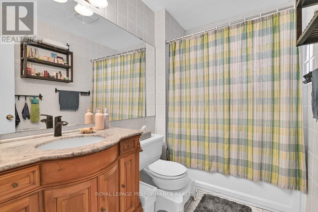 












934 SMYTH ROAD

,
Ottawa,




Ontario
K1G1P6


