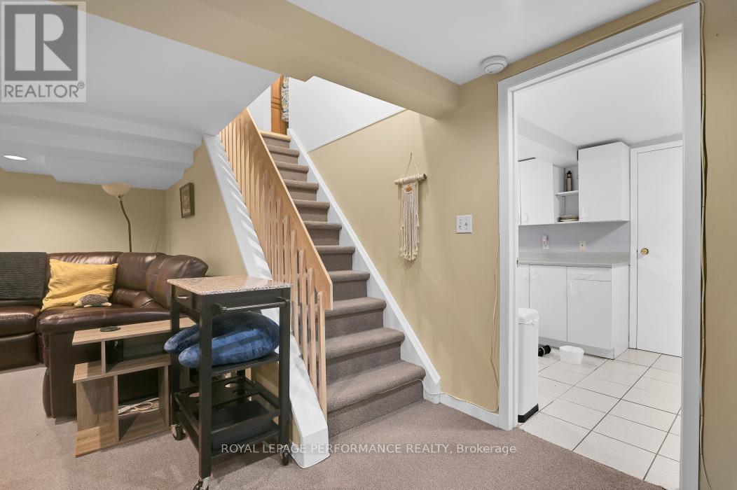 












934 SMYTH ROAD

,
Ottawa,




Ontario
K1G1P6


