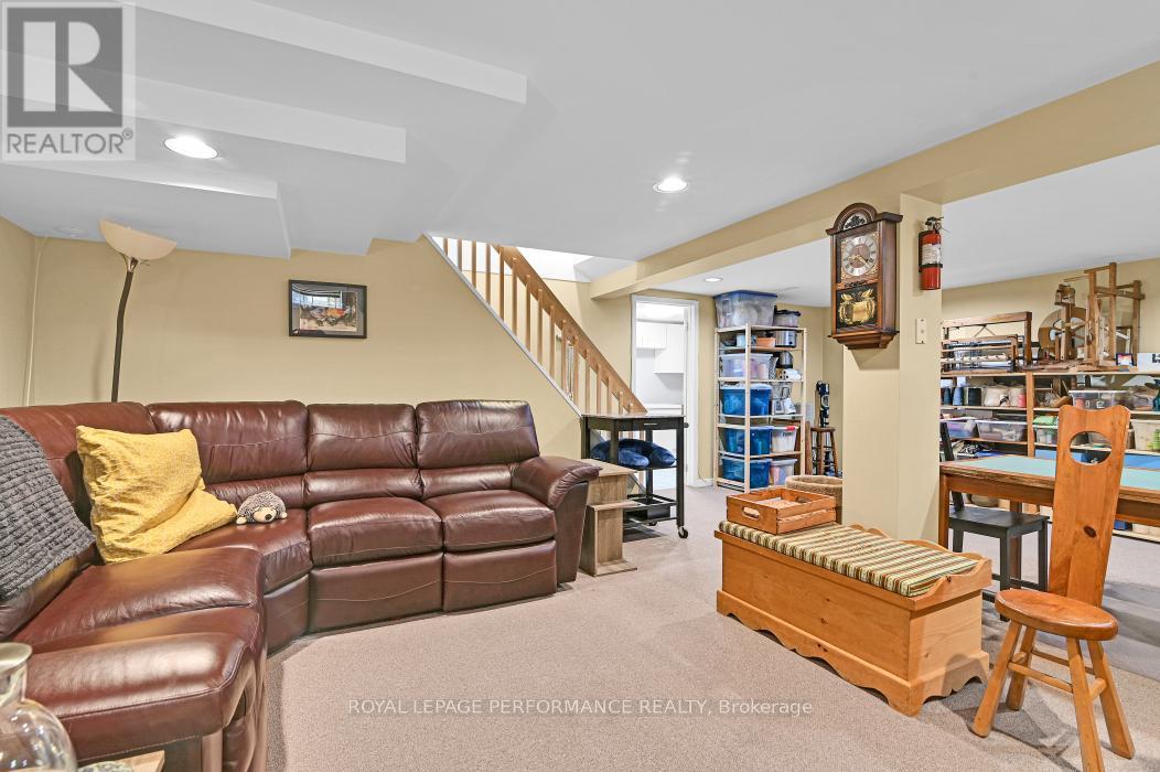 












934 SMYTH ROAD

,
Ottawa,




Ontario
K1G1P6

