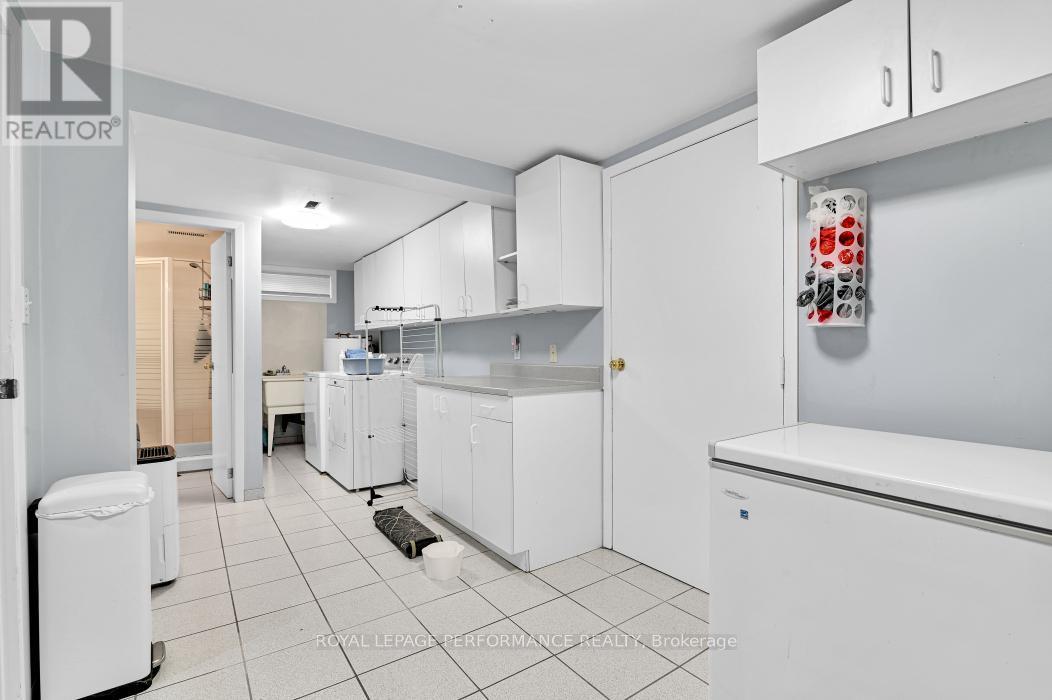 












934 SMYTH ROAD

,
Ottawa,




Ontario
K1G1P6

