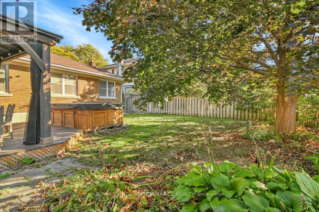 












934 SMYTH ROAD

,
Ottawa,




Ontario
K1G1P6

