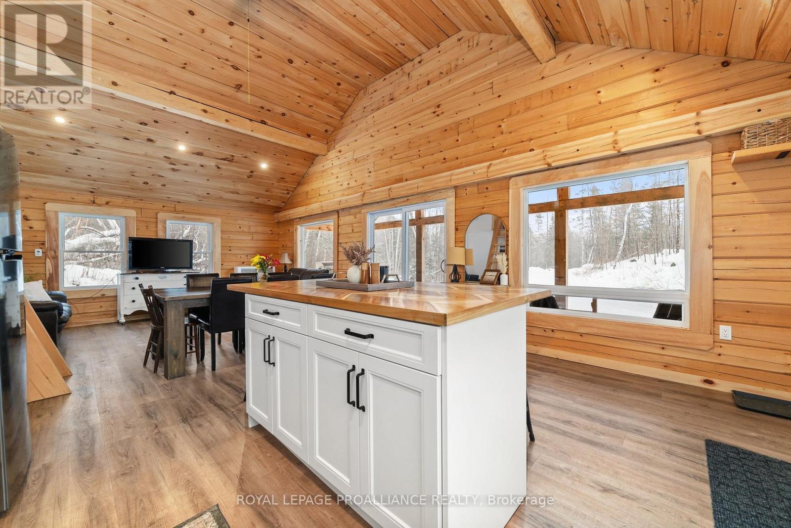 












34 ELM LANE

,
Tudor and Cashel (Cashel Ward),




Ontario
K0L1W0

