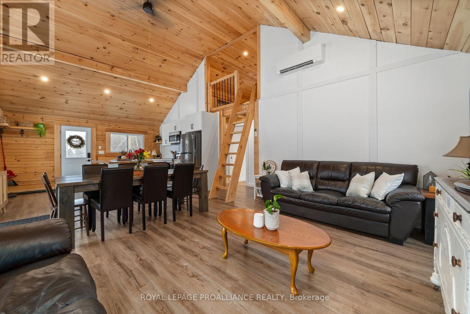 












34 ELM LANE

,
Tudor and Cashel (Cashel Ward),




Ontario
K0L1W0

