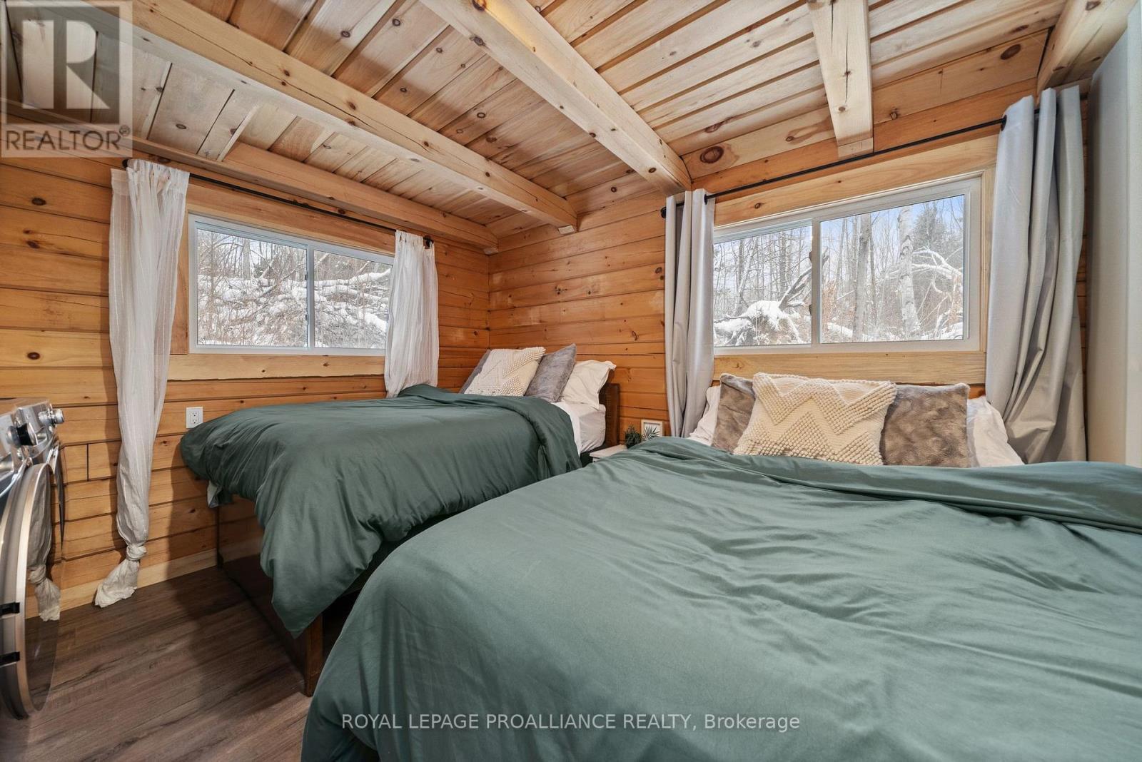 












34 ELM LANE

,
Tudor and Cashel (Cashel Ward),




Ontario
K0L1W0

