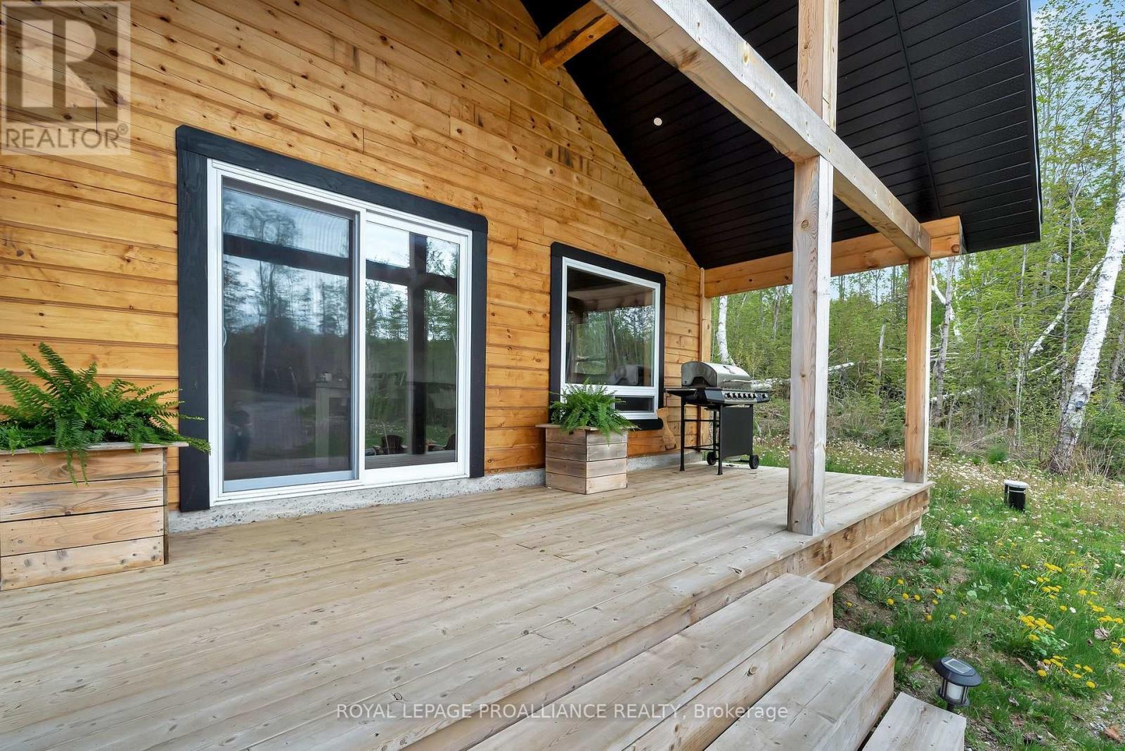 












34 ELM LANE

,
Tudor and Cashel (Cashel Ward),




Ontario
K0L1W0

