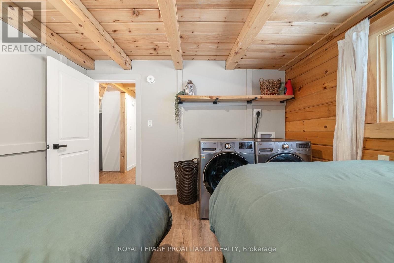 












34 ELM LANE

,
Tudor and Cashel (Cashel Ward),




Ontario
K0L1W0

