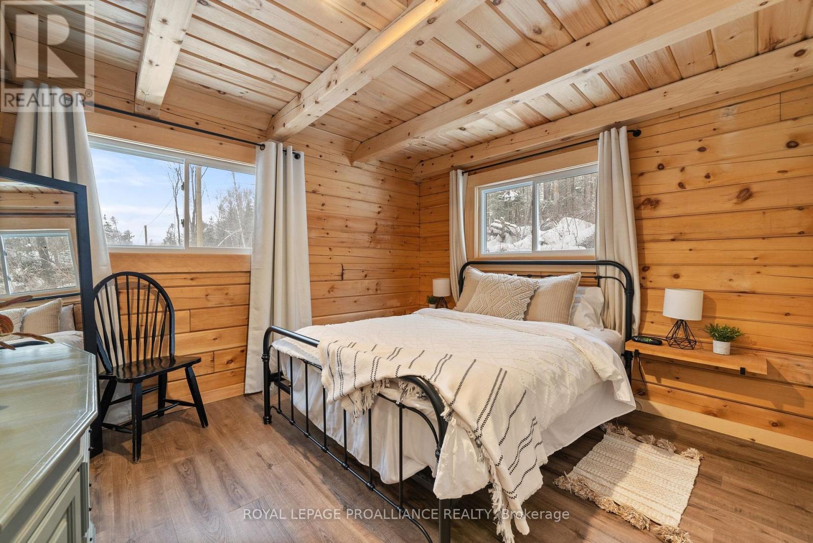 












34 ELM LANE

,
Tudor and Cashel (Cashel Ward),




Ontario
K0L1W0

