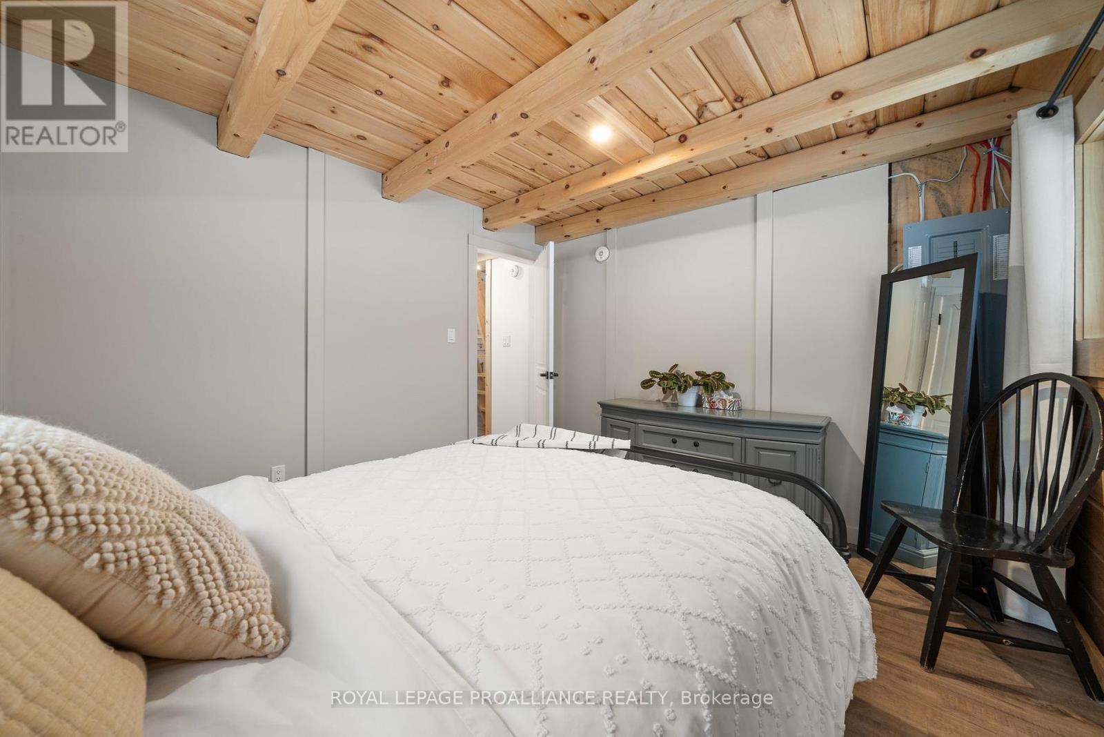 












34 ELM LANE

,
Tudor and Cashel (Cashel Ward),




Ontario
K0L1W0

