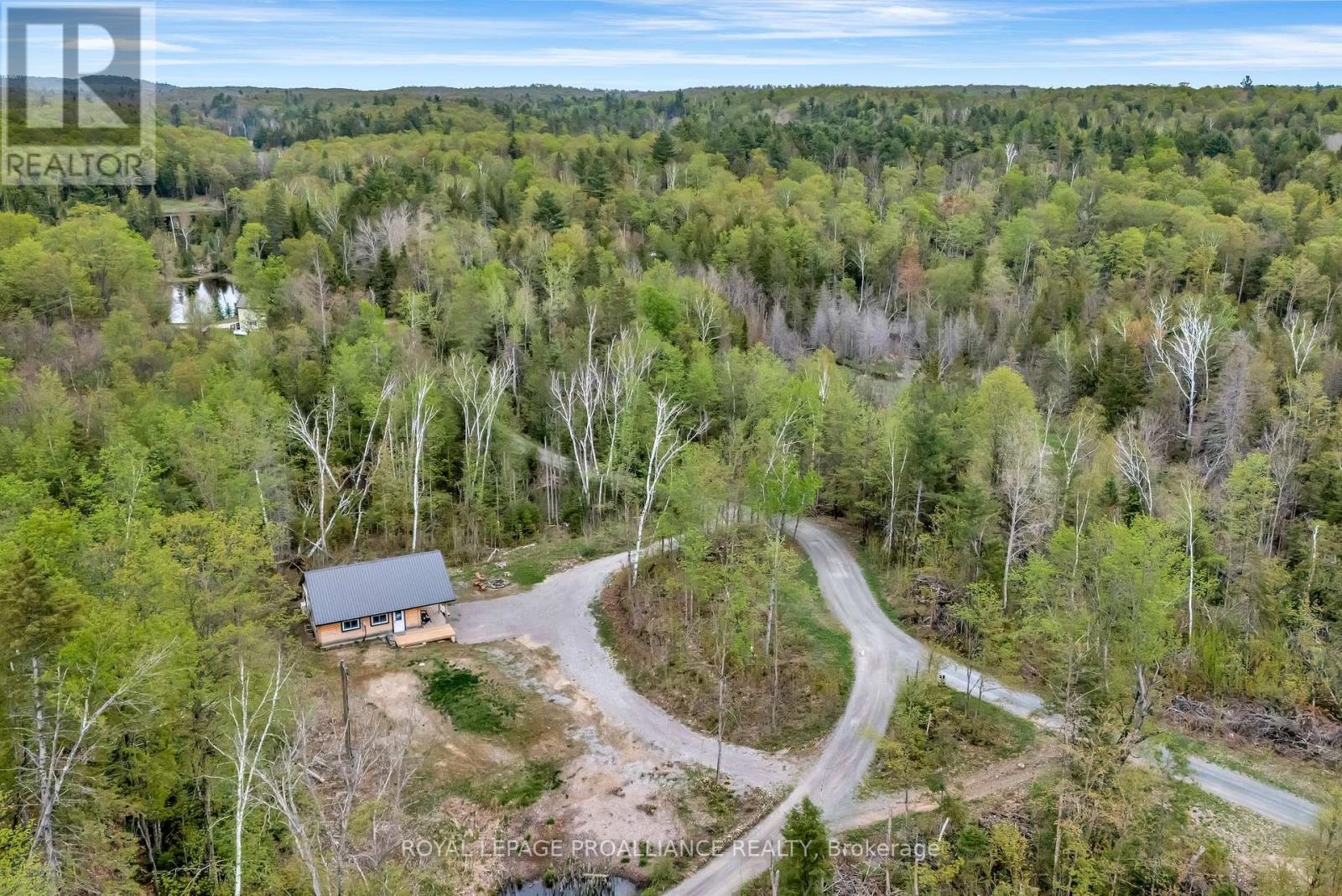 












34 ELM LANE

,
Tudor and Cashel (Cashel Ward),




Ontario
K0L1W0

