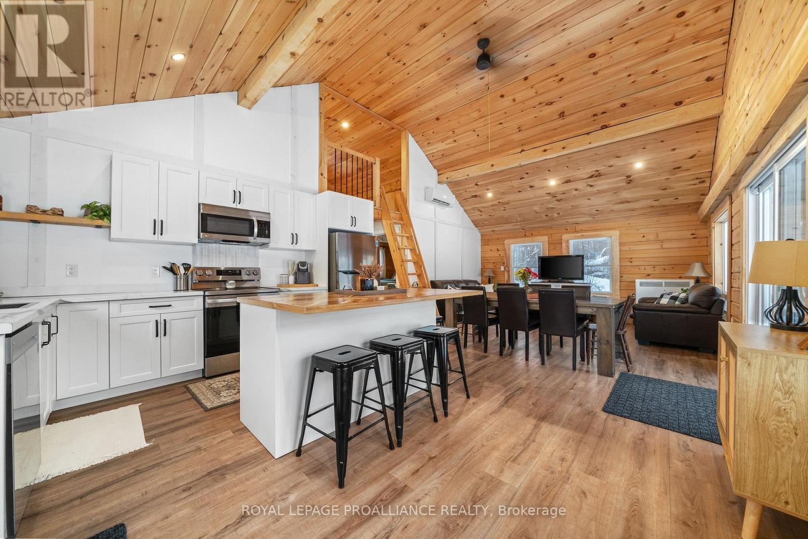 












34 ELM LANE

,
Tudor and Cashel (Cashel Ward),




Ontario
K0L1W0

