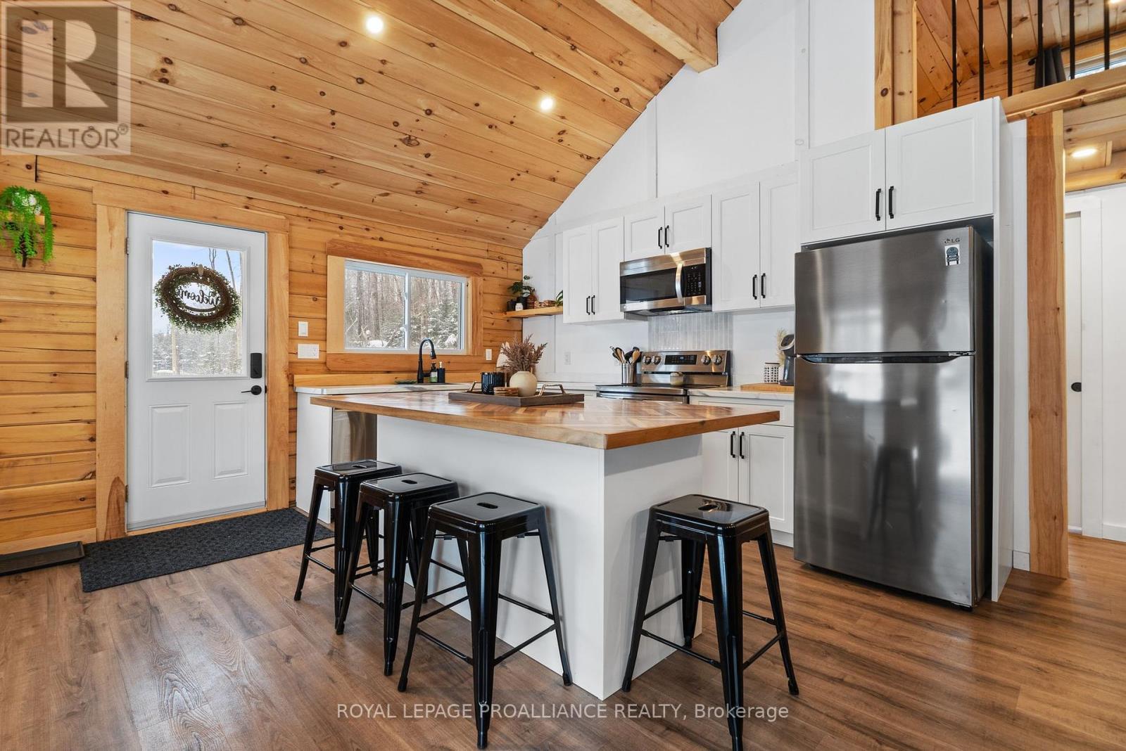 












34 ELM LANE

,
Tudor and Cashel (Cashel Ward),




Ontario
K0L1W0

