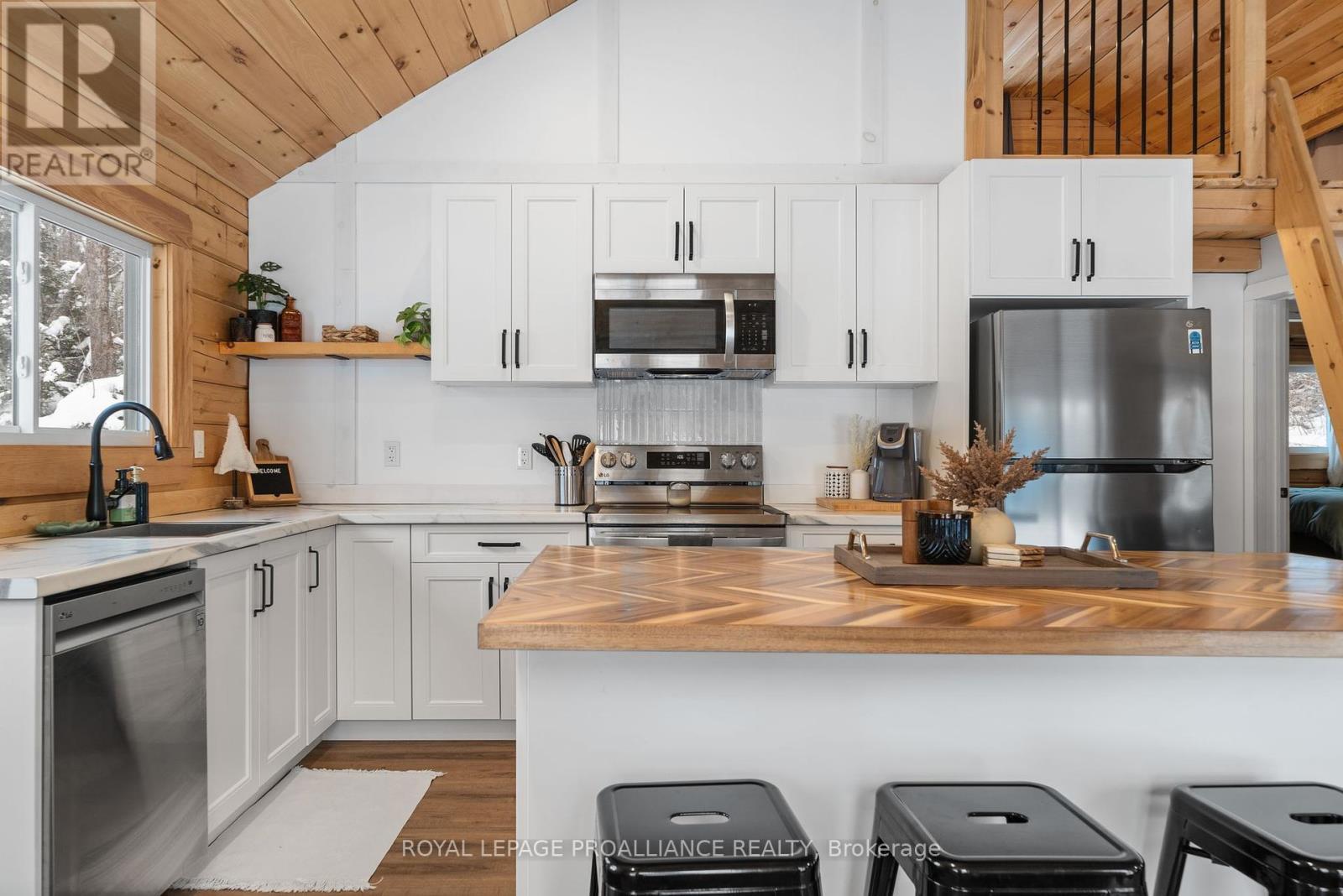 












34 ELM LANE

,
Tudor and Cashel (Cashel Ward),




Ontario
K0L1W0

