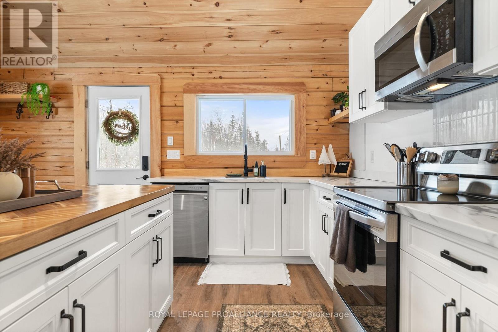 












34 ELM LANE

,
Tudor and Cashel (Cashel Ward),




Ontario
K0L1W0

