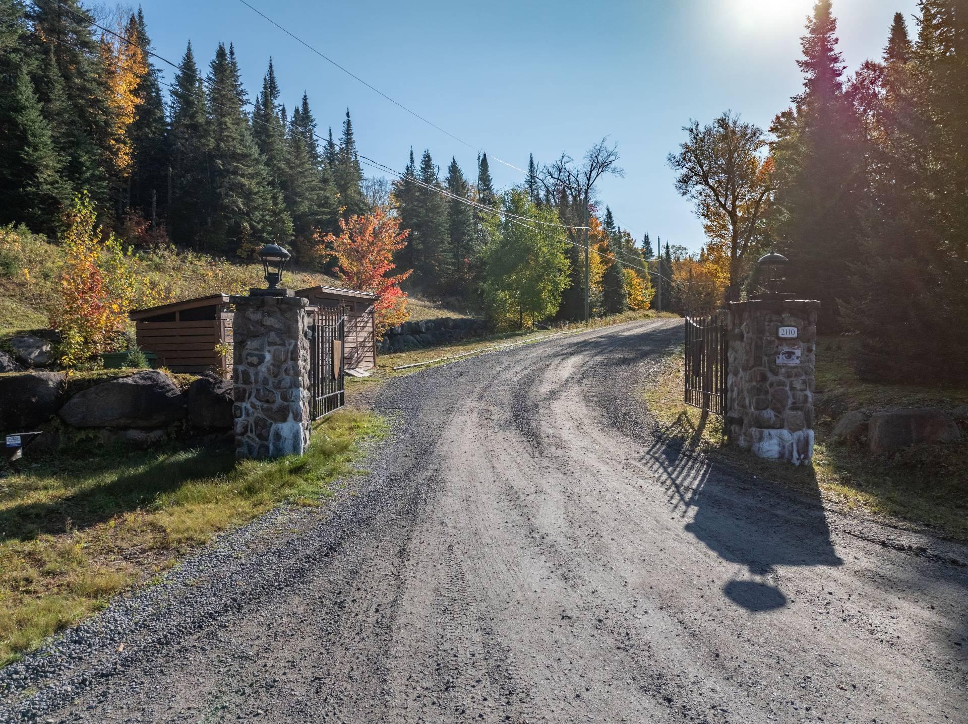 












Ch. du Lac-Quenouille

,
Val-des-Lacs,







QC
J8E2P0

